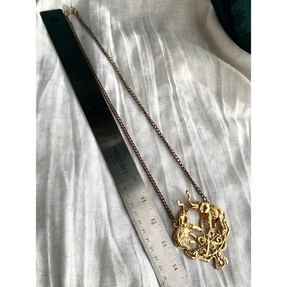 Vintage Elephant Medallion Pendant Necklace Goldtone Oversized - Picture 6 of 9